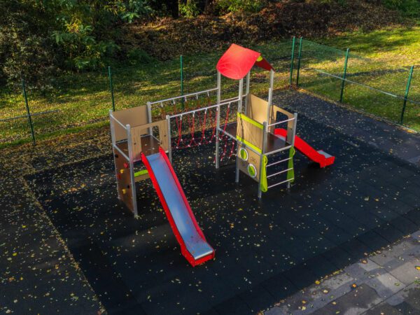 Les enfants des écoles Saint-Amand-Saint-Pierre Fourier s'en donnent à coeur joie dans leurs nouvelles cours de récréation 1 Play Sport by Urban Design Saint Amand 4 1